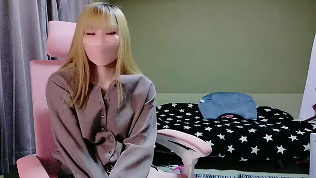 Snapshot of miyu0002 chatting on November 4, 2025, 12:04 pm miyu0002 online show from November 4, 2025, 12:04 pm