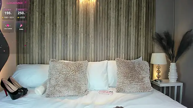 LinaLanm online show from September 27, 2025, 5:12 am