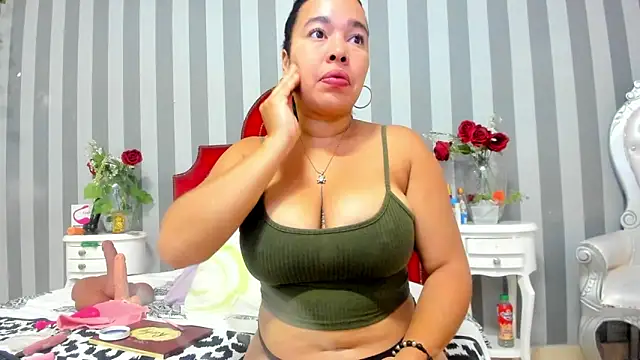Salomee hernandez online show from December 16, 2025, 12:43 pm