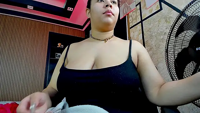 ThaliaBrooks  online show from December 5, 2025, 4:43 am