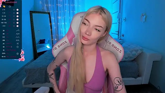 Snapshot of AnyaTaylor_ chatting on November 11, 2025, 2:44 am AnyaTaylor online show from November 11, 2025, 2:44 am