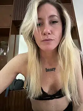 Snapshot of caritadeangellll chatting on September 13, 2025, 6:40 pm caritadeangellll online show from September 13, 2025, 6:40 pm