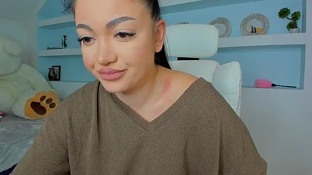 juicyjulie  online show from October 28, 2025, 7:38 pm