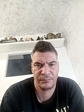 Snapshot of twitshe chatting on November 18, 2025, 1:44 am twitshe online show from November 18, 2025, 1:44 am