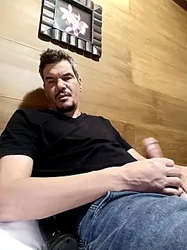 Snapshot of twitshe chatting on December 14, 2025, 4:45 pm twitshe online show from December 14, 2025, 4:45 pm