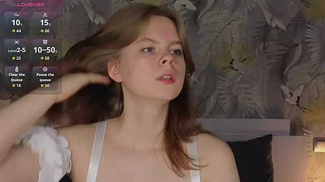 Snapshot of JulietteRain chatting on October 23, 2025, 4:06 pm JulietteRain online show from October 23, 2025, 4:06 pm