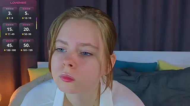 Snapshot of JulietteRain chatting on November 3, 2025, 5:14 pm JulietteRain online show from November 3, 2025, 5:14 pm