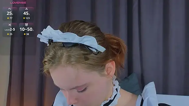 Snapshot of JulietteRain chatting on November 19, 2025, 5:35 pm JulietteRain online show from November 19, 2025, 5:35 pm