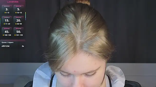 Snapshot of JulietteRain chatting on December 17, 2025, 5:19 pm JulietteRain online show from December 17, 2025, 5:19 pm