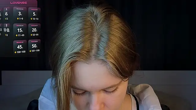 JulietteRain online show from December 21, 2025, 5:42 pm