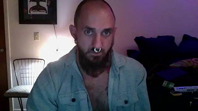 Snapshot of Bearlyfuckinglogan chatting on October 24, 2025, 8:11 am Bearlyfuckinglogan online show from October 24, 2025, 8:11 am