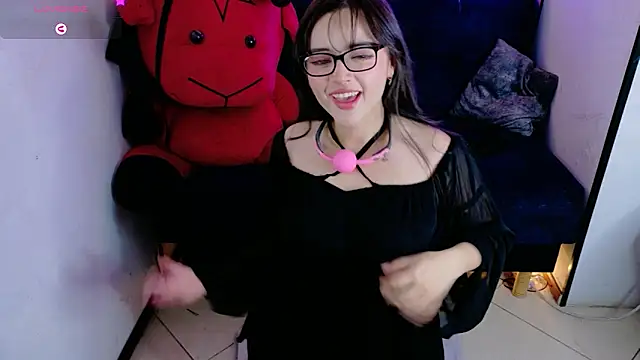 MiaVelvetDoll online show from November 22, 2025, 2:27 pm