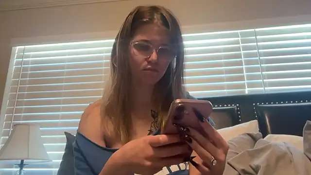 Snapshot of Riley_ray69 chatting on November 4, 2025, 3:44 pm Riley ray69 online show from November 4, 2025, 3:44 pm