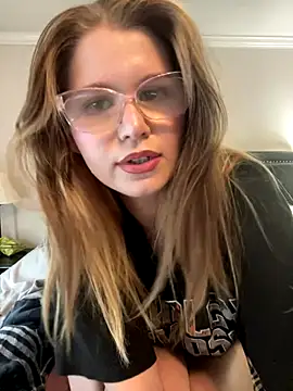 Snapshot of Riley_ray69 chatting on December 2, 2025, 6:03 pm Riley ray69 online show from December 2, 2025, 6:03 pm