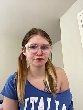 Snapshot of Riley_ray69 chatting on December 17, 2025, 4:57 pm Riley ray69 online show from December 17, 2025, 4:57 pm