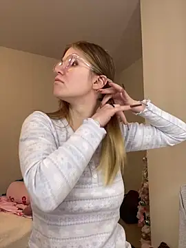 Snapshot of Riley_ray69 chatting on December 18, 2025, 7:53 pm Riley ray69 online show from December 18, 2025, 7:53 pm