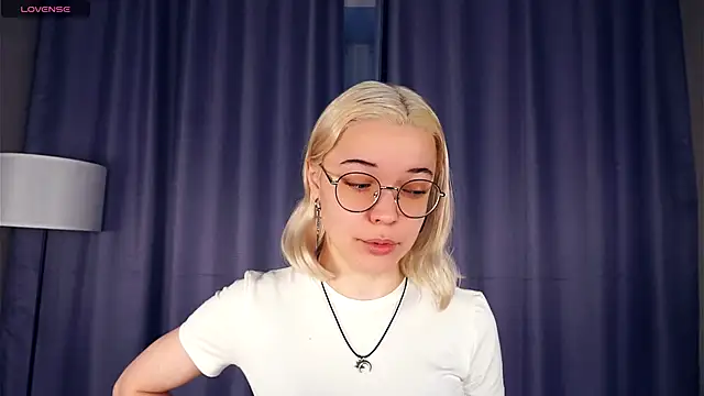 EdaKirkIin online show from November 13, 2025, 5:06 am