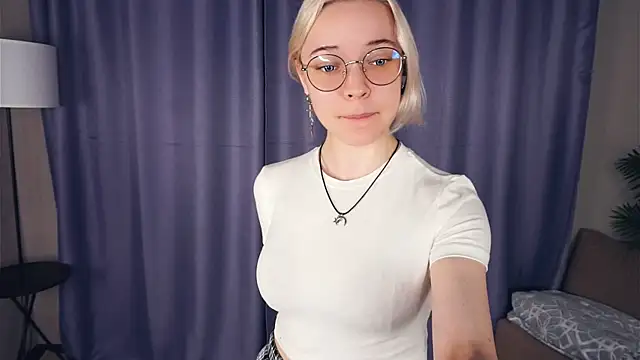 EdaKirkIin online show from November 28, 2025, 5:21 am