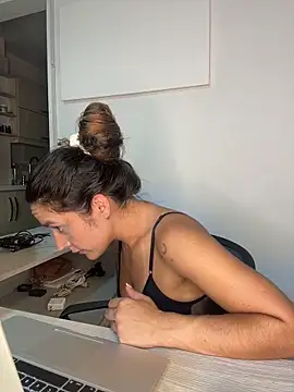 Sophia House  online show from April 19, 2026, 2:55 am