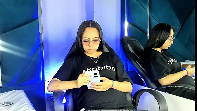 Snapshot of LilithSant chatting on September 8, 2025, 4:17 pm LilithSant online show from September 8, 2025, 4:17 pm