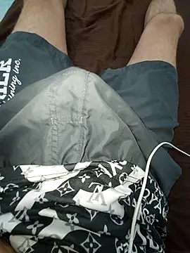 RaoufDz17cm online show from September 23, 2025, 5:05 pm