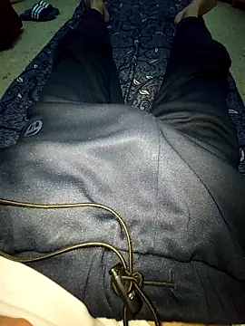 RaoufDz17cm online show from October 27, 2025, 1:09 am