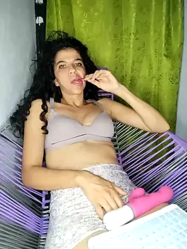 lucerocutte online show from November 12, 2025, 6:47 am