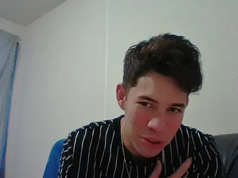 Maxtaylor18 online show from November 6, 2025, 11:48 pm