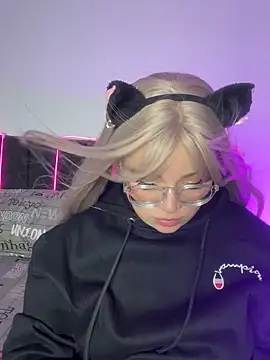 Snapshot of Annie_Grosse chatting on September 18, 2025, 8:55 pm Annie Grosse online show from September 18, 2025, 8:55 pm