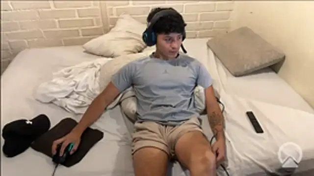 feeelipe2007 online show from February 11, 2026, 11:10 pm