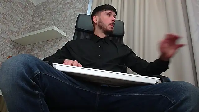 JonahShaw online show from November 2, 2025, 5:10 am