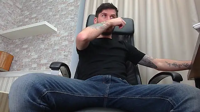 JonahShaw online show from November 19, 2025, 5:18 am