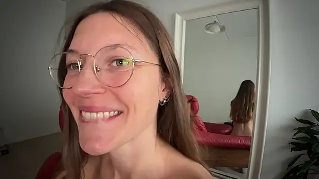 Scorpion Peach online show from November 1, 2025, 1:02 pm