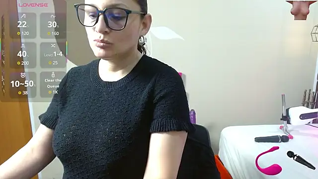 ScarletHott  online show from November 13, 2025, 6:29 pm