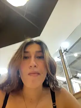 Isa Villamarin online show from October 8, 2025, 2:14 pm