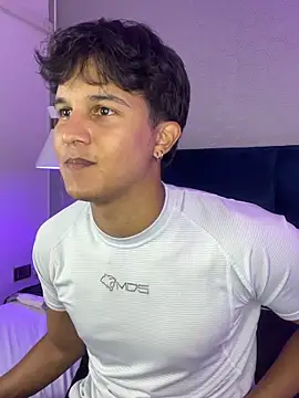 Leo Savage  online show from October 5, 2025, 3:49 am