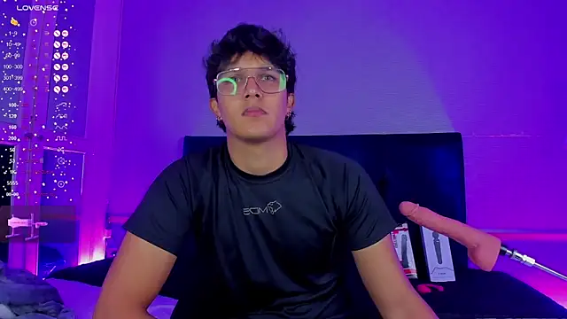 Leo Savage  online show from November 3, 2025, 3:41 am