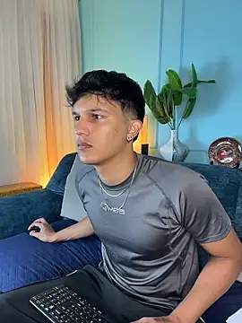 Leo Savage  online show from April 1, 2026, 4:02 am