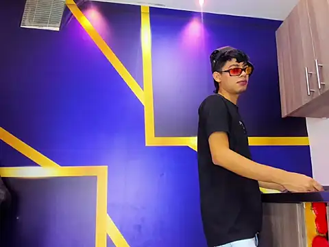 gustavo saaled19  online show from September 14, 2025, 7:57 pm