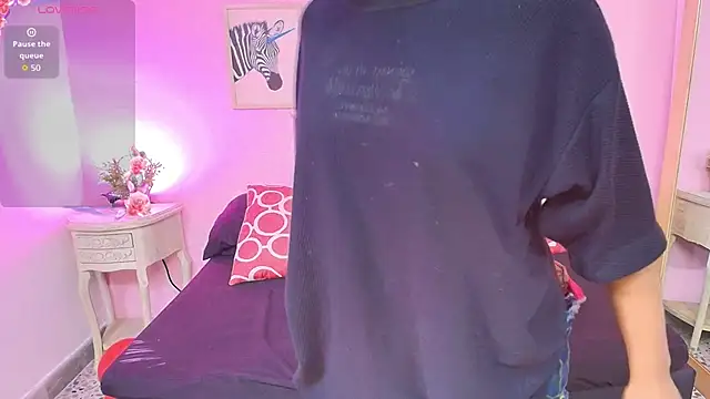 Nahomi Rivera online show from September 13, 2025, 12:49 pm