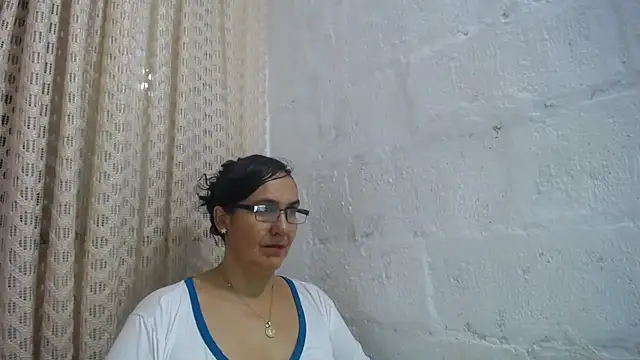 gabbyparker  online show from April 22, 2026, 9:44 am