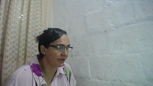 gabbyparker  online show from April 23, 2026, 9:52 am