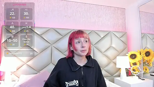 dafnne hall online show from December 3, 2025, 4:31 am