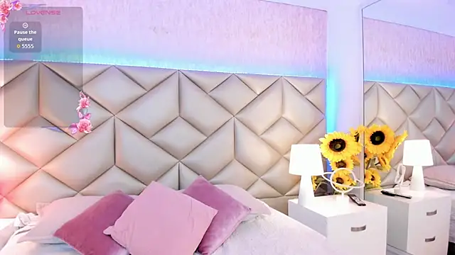 dafnne hall online show from December 5, 2025, 4:21 am