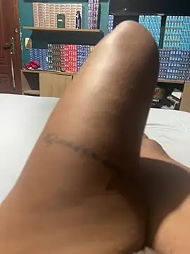 ju muniz01 online show from February 9, 2026, 2:59 am