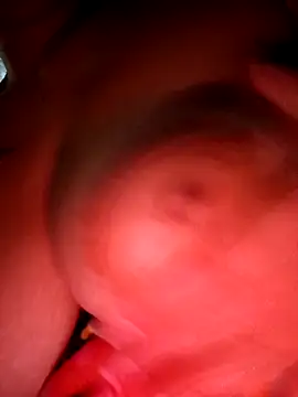 Snapshot of BomBomLuu chatting on December 18, 2025, 11:44 pm BomBomLuu online show from December 18, 2025, 11:44 pm