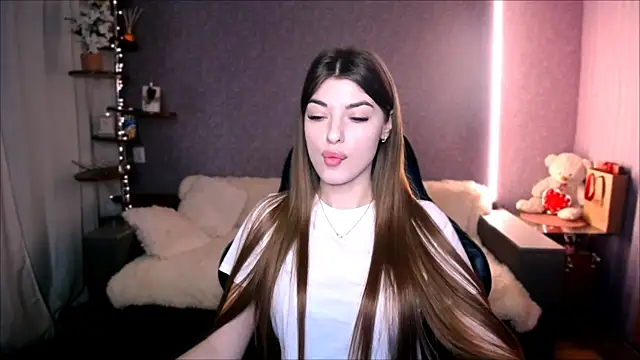 Dianaa Lee0 online show from February 19, 2026, 8:27 pm