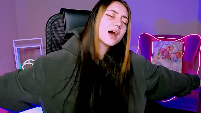 olivianorton online show from November 1, 2025, 1:02 pm