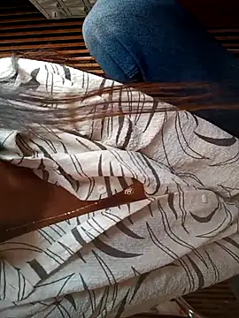 hotshreya69 online show from November 6, 2025, 8:15 am