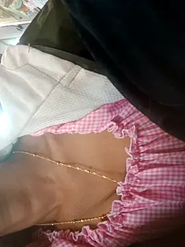 hotshreya69 online show from November 12, 2025, 9:32 am